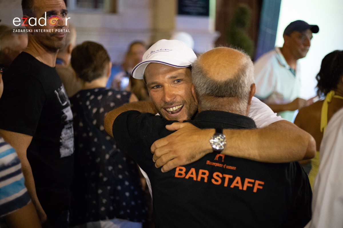 Svečani doček svjetskih prvaka Mihovila i Šime Fantele na Narodnom trgu Svečani doček svjetskih prvaka Mihovila i Šime Fantele na Narodnom trgu