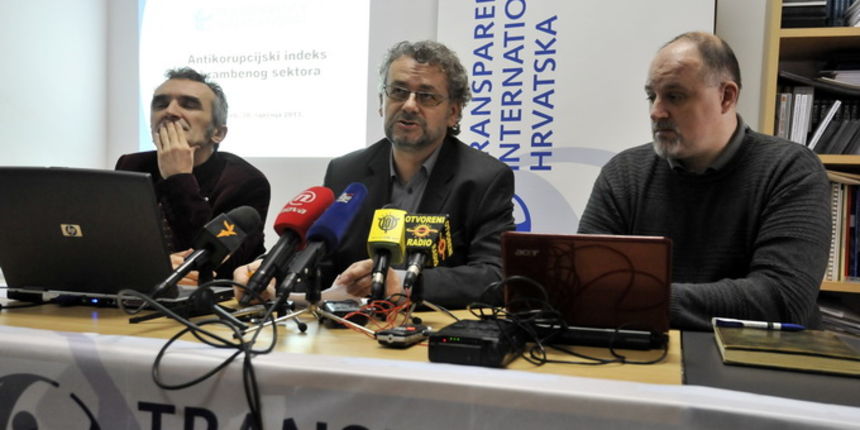 Zagreb, 300113.
Konferencija za medije Transparency International Hrvatska na kojoj je predstavljen Protukorupcijski indeks sigurnosno – obrambenih sustava. O tom indeksu govorili su Zorislav Antun Petrovic, Nikola Kristic i Igor Tabak.
Na fotografiji: Zo Zagreb, 300113.
Konferencija za medije Transparency International Hrvatska na kojoj je predstavljen Protukorupcijski indeks sigurnosno – obrambenih sustava. O tom indeksu govorili su Zorislav Antun Petrovic, Nikola Kristic i Igor Tabak.
Na fotografiji: Zo