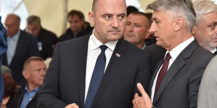 Zadar – Tomislav Karamarko predsjednik HDZ-a na proslavi dana obrane grada Zadra u Dracevcu. Prisustvovali su i Bozidar Kalmeta, Milijan Brkic i Mladen Fuzul. Photo: Hrvoje Jelavic/PIXSELL Zadar – Tomislav Karamarko predsjednik HDZ-a na proslavi dana obrane grada Zadra u Dracevcu. Prisustvovali su i Bozidar Kalmeta, Milijan Brkic i Mladen Fuzul. Photo: Hrvoje Jelavic/PIXSELL