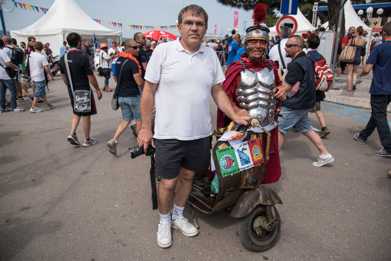 Spektakularni defile vespaša, foto: Vinko Pešić Spektakularni defile vespaša, foto: Vinko Pešić