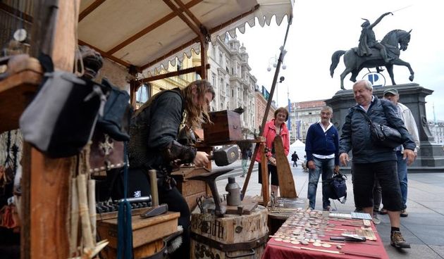 Na trgu bana Josipa Jelacica odrzava se Sajam slavonskih proizvoda. Photo: Marko Lukunic/PIXSELL