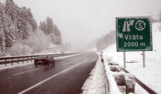 Gorski kotar, 031109.
U Gorskom kotaru od nocas pada snijeg koji se zadrzava na kolniku. Za sada nije uzrokovao vece probleme u prometu. Na slici: autocesta Rijeka – Zagreb, dionica Ostrovica – Vrata.
Foto: Tea Cimas / Cropix