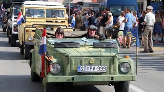 Knin: Mimohod motocikala i starodobnih vojnih vozila