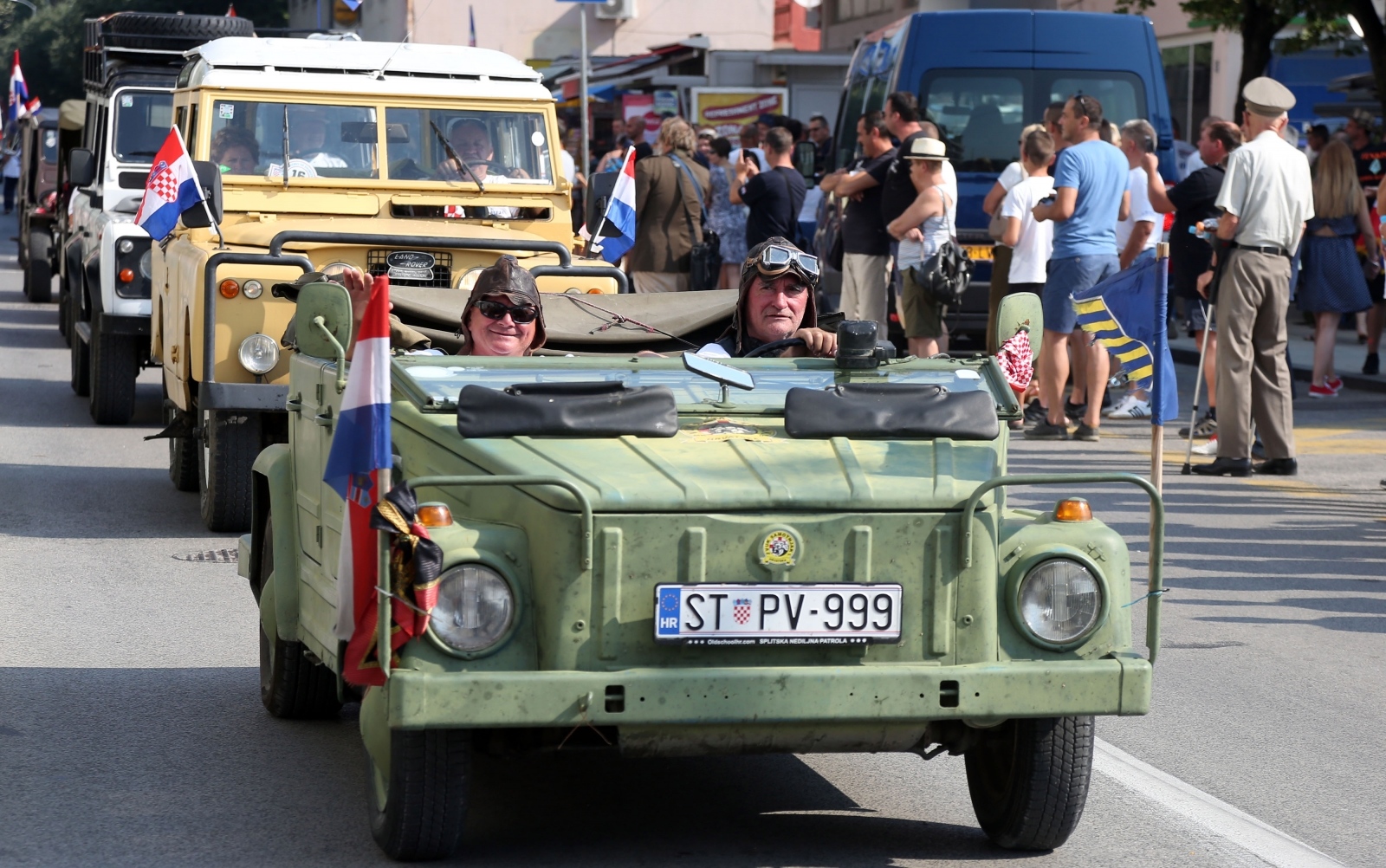 Knin: Mimohod motocikala i starodobnih vojnih vozila