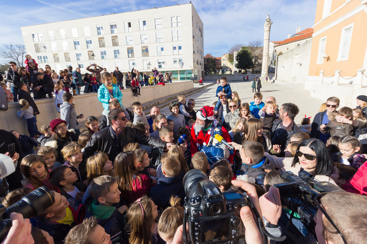 Badnjak 2016: Blagdanski đir po gradu 24. prosinca Badnjak 2016: Blagdanski đir po gradu 24. prosinca