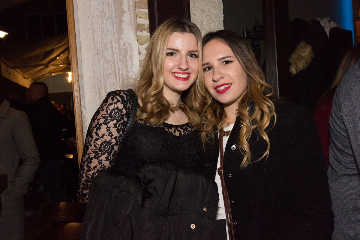 Doček 2017: Najluđa noć na zadarskom Poluotoku privukla više tisuća Zadrana i gostiju Doček 2017: Najluđa noć na zadarskom Poluotoku privukla više tisuća Zadrana i gostiju