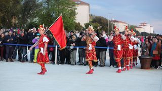HGD Sv. Cecilija izvelo korčulanski viteški ples “Moreška” na Pozdravu suncu