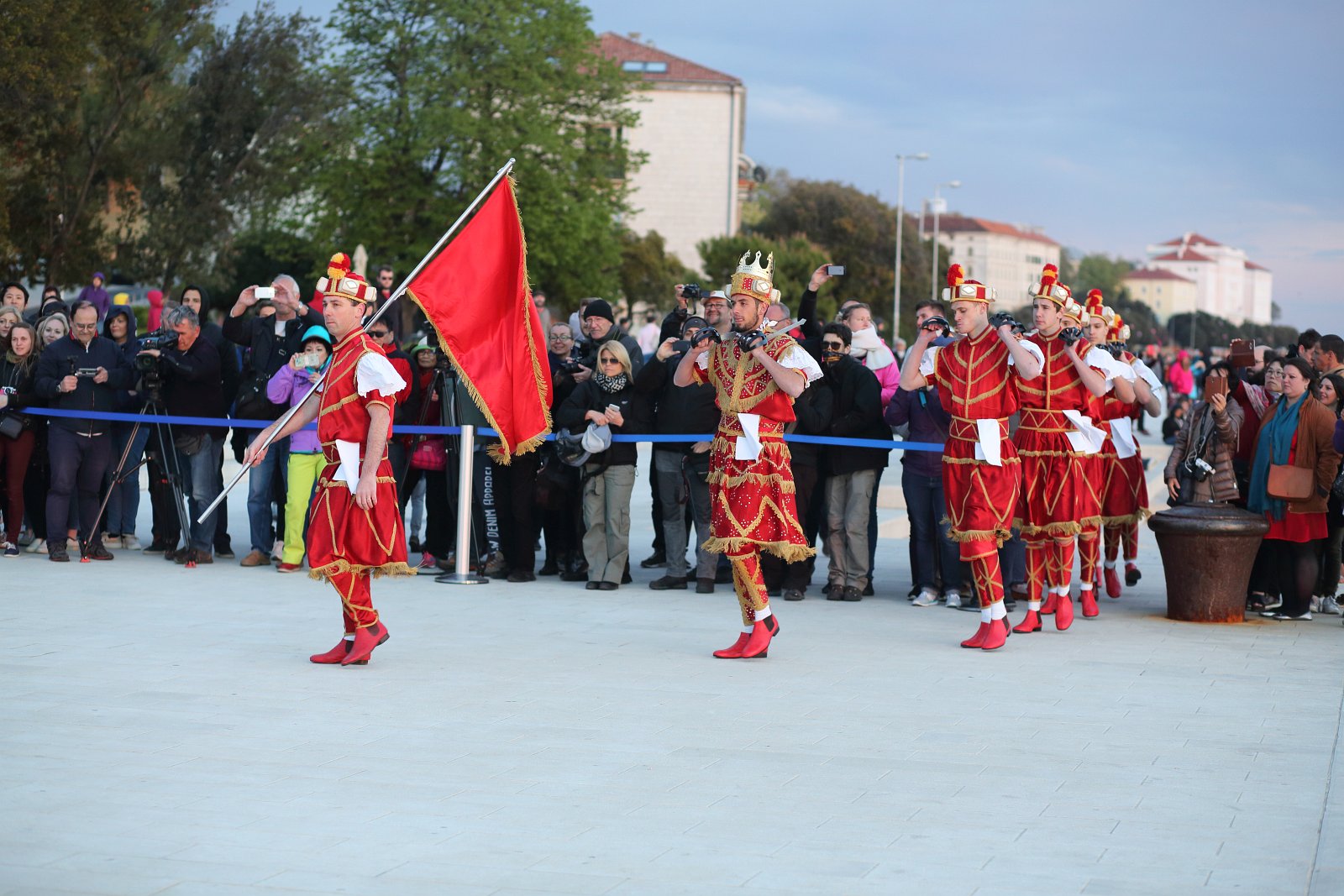 HGD Sv. Cecilija izvelo korčulanski viteški ples “Moreška” na Pozdravu suncu
