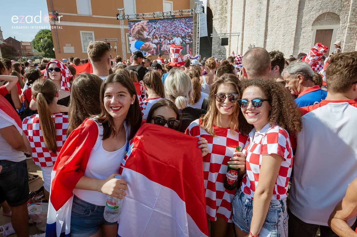 Navijačko ludilo u Zadru za vrijeme i nakon finala Svjetskog prvenstva Navijačko ludilo u Zadru za vrijeme i nakon finala Svjetskog prvenstva