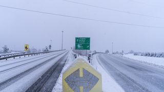 Snijeg i zimski uvjeti kod čvora Gospić na autocesti A1