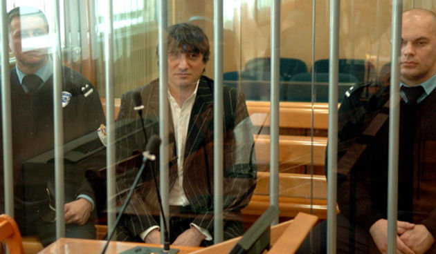 Beograd, 200410. Specijalni sud za organizirani kriminal. Sreten Jocic poznat kao Joca Amsterdam na sudjenju za organizirani kriminal, osumnjicen za primanje milijun i pol eura za organizaciju ubojstva Ive Pukanica i Nike Franjica.. Na slici: Sreten Jocic