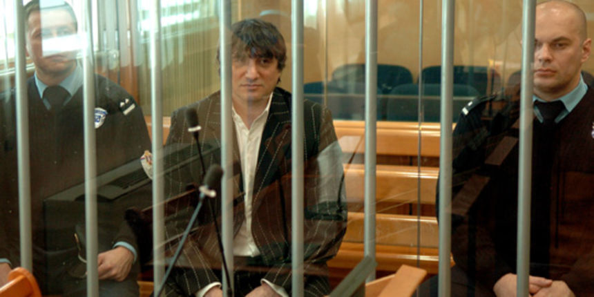 Beograd, 200410. Specijalni sud za organizirani kriminal. Sreten Jocic poznat kao Joca Amsterdam na sudjenju za organizirani kriminal, osumnjicen za primanje milijun i pol eura za organizaciju ubojstva Ive Pukanica i Nike Franjica.. Na slici: Sreten Jocic Beograd, 200410. Specijalni sud za organizirani kriminal. Sreten Jocic poznat kao Joca Amsterdam na sudjenju za organizirani kriminal, osumnjicen za primanje milijun i pol eura za organizaciju ubojstva Ive Pukanica i Nike Franjica.. Na slici: Sreten Jocic