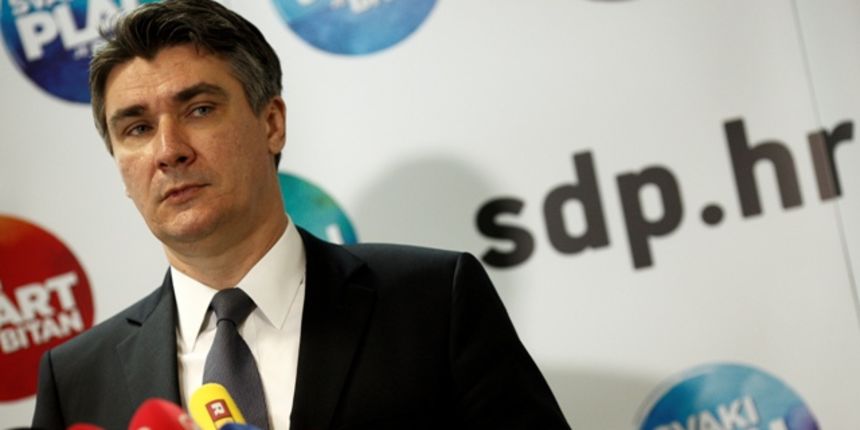 Zagreb, 200513. Predsjednik SDP-a Zoran Milanovic odrzao je konferenciju za novinare u sjedistu stranke na Iblerovom trgu na kojoj je komentirao rezultat SDP-a na lokalnim izborima. Foto: Dragan Matic / CROPIX Zagreb, 200513. Predsjednik SDP-a Zoran Milanovic odrzao je konferenciju za novinare u sjedistu stranke na Iblerovom trgu na kojoj je komentirao rezultat SDP-a na lokalnim izborima. Foto: Dragan Matic / CROPIX