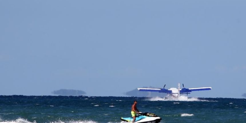 Novalja: Hidroavion sve popularniji način prijevoza između otoka i kopna