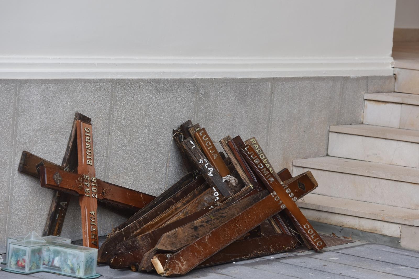 Djelatnici Nasada saniraju štetu na Gradskom groblju Zadar Djelatnici Nasada saniraju štetu na Gradskom groblju Zadar