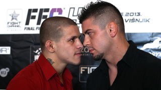 Zadar, 080513.
Hotel Novi Park.
Konferencija za medije povodom Final fight Championship-a koji se odrzava ovaj petak u dvorani Kresimira Cosica na Visnjiku.
Na fotografiji: borci Vaso Bakocevic i Ivica Truscek.
Foto: Jure Miskovic / CROPIX Zadar, 080513.
Hotel Novi Park.
Konferencija za medije povodom Final fight Championship-a koji se odrzava ovaj petak u dvorani Kresimira Cosica na Visnjiku.
Na fotografiji: borci Vaso Bakocevic i Ivica Truscek.
Foto: Jure Miskovic / CROPIX