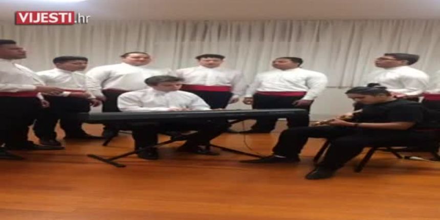 Raspjevani Samoanci odali počast Oliveru: Poslušajte njihovu briljantnu izvedbu ‘Moj lipi anđele’ (thumbnail) Raspjevani Samoanci odali počast Oliveru: Poslušajte njihovu briljantnu izvedbu ‘Moj lipi anđele’ (thumbnail)