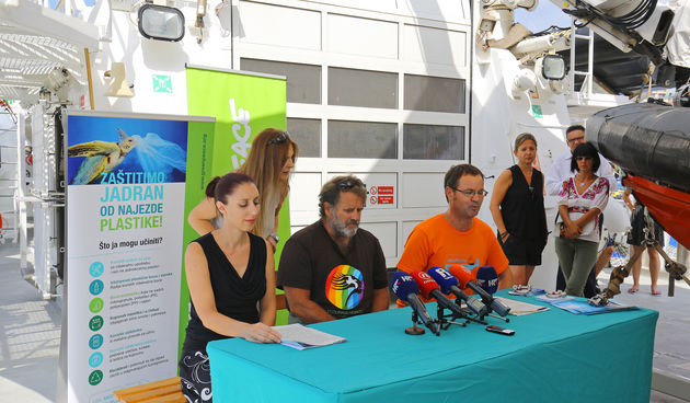 Rainbow Warrior protiv plastike u Jadranu