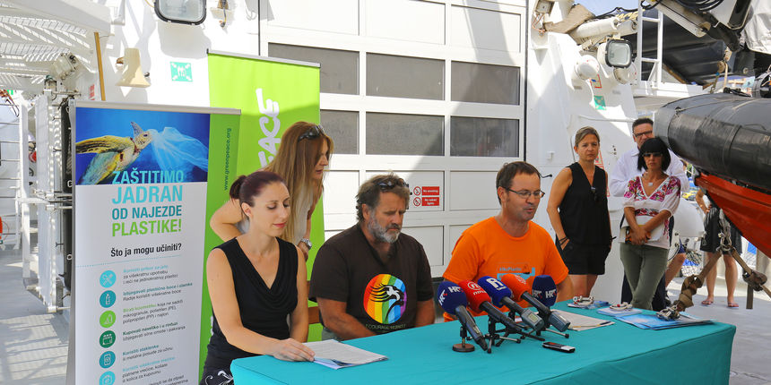 Rainbow Warrior protiv plastike u Jadranu Rainbow Warrior protiv plastike u Jadranu