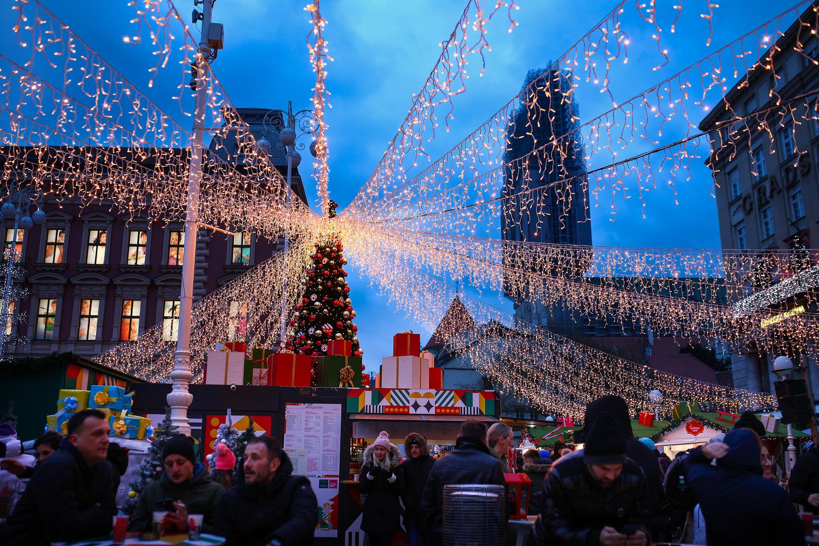 Zagrebački Advent na Trgu bana Jelačića