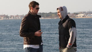 Zadar, 190312.
Rukometasi Zagreba Josip Valcic i Jakov Gojun uzivali su gledajuci vratolomije kitesurfera u blizini zadarskih orgulja.
Foto : Andrija Lucic / cropix Zadar, 190312.
Rukometasi Zagreba Josip Valcic i Jakov Gojun uzivali su gledajuci vratolomije kitesurfera u blizini zadarskih orgulja.
Foto : Andrija Lucic / cropix