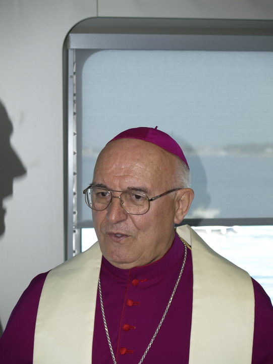 OLYMPUS DIGITAL CAMERA OLYMPUS DIGITAL CAMERA