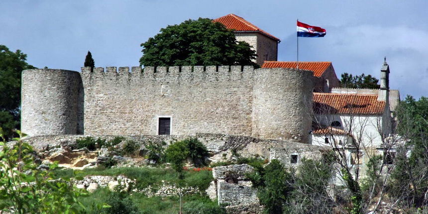 Benkovac – kaštel Benković, foto: Leonard Kvarantan Benkovac – kaštel Benković, foto: Leonard Kvarantan