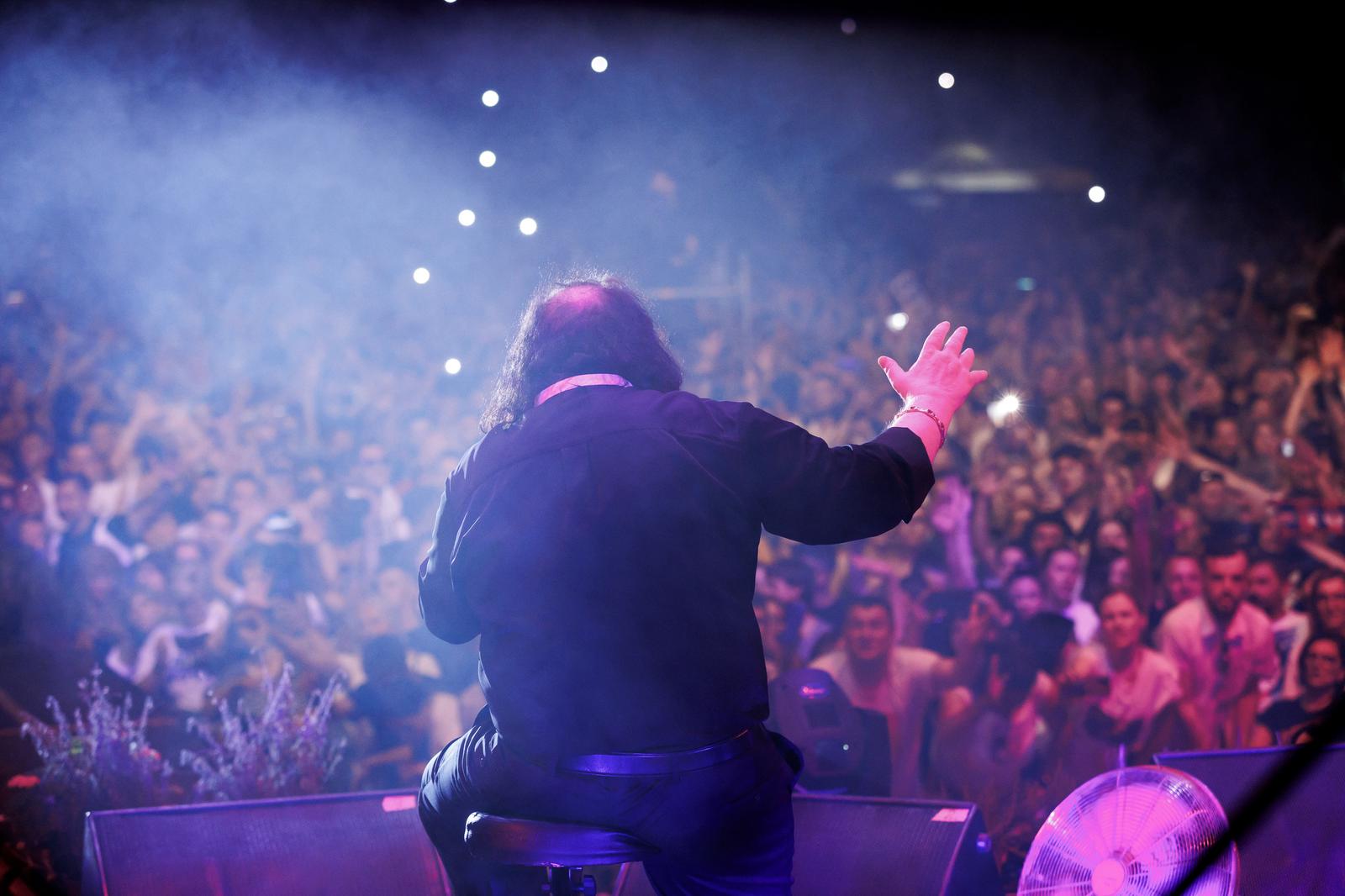 Mišo Kovač i prijatelji na Starom placu u Splitu Mišo Kovač i prijatelji na Starom placu u Splitu