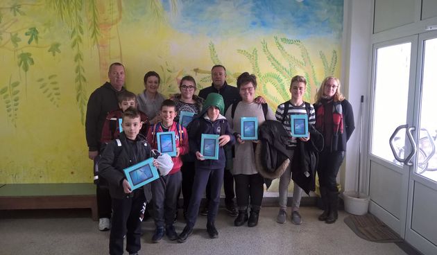 Iškim školarcima uručeni tableti