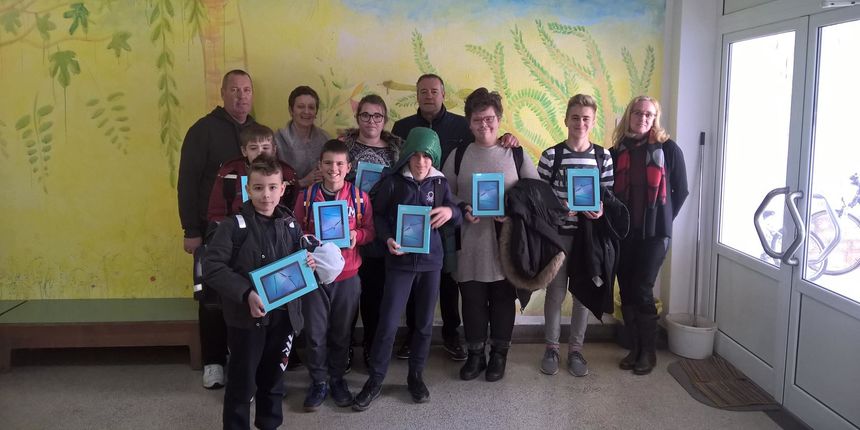 Iškim školarcima uručeni tableti