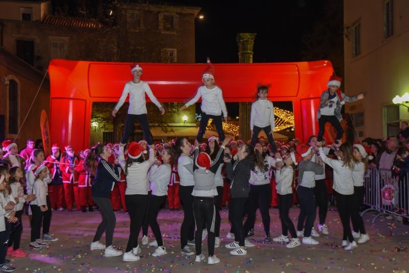 Utrka Djedova Božićnjaka zadarskim Poluotokom