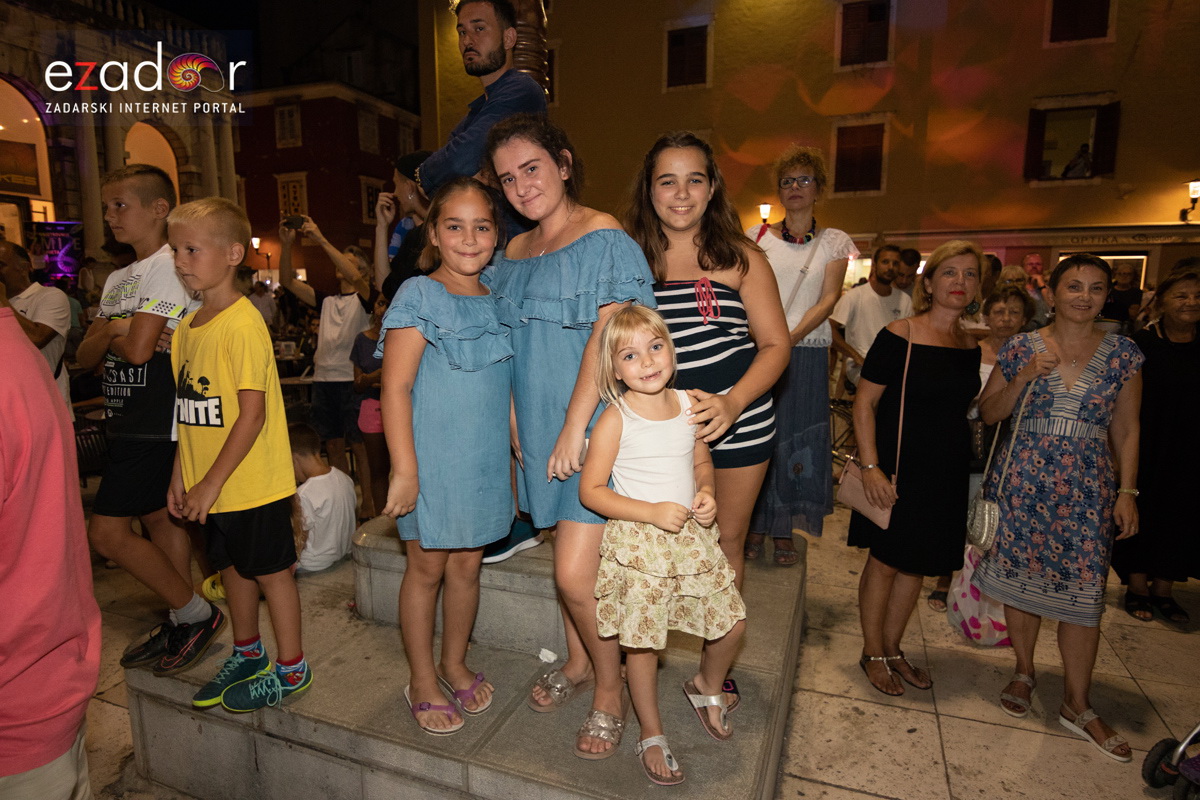 Svečani doček svjetskih prvaka Mihovila i Šime Fantele na Narodnom trgu Svečani doček svjetskih prvaka Mihovila i Šime Fantele na Narodnom trgu