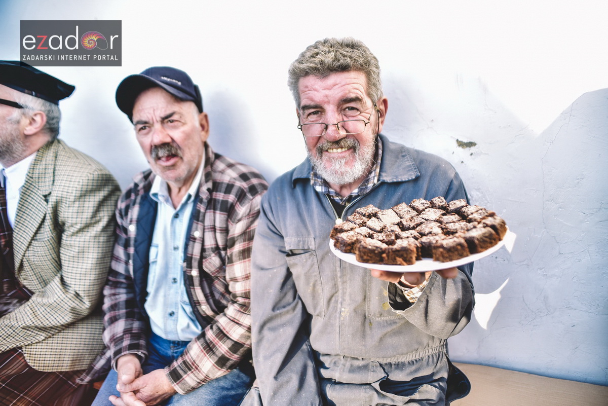 Škotski kiltovi preplavili zadarske Stanove Škotski kiltovi preplavili zadarske Stanove