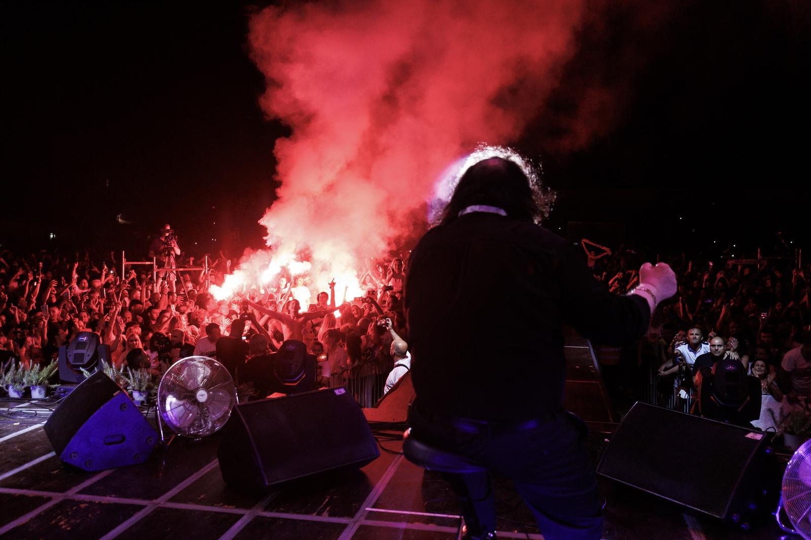 Mišo Kovač i prijatelji na Starom placu u Splitu Mišo Kovač i prijatelji na Starom placu u Splitu