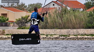 Kiteri guštali u refulima ninske bure Kiteri guštali u refulima ninske bure