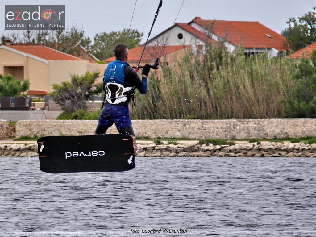 Kiteri guštali u refulima ninske bure Kiteri guštali u refulima ninske bure