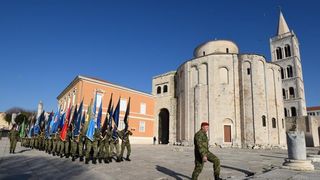 Mimohod postrojbi sudionica VRO Maslenica ulicama Zadra u povodu 24. obljetnice Mimohod postrojbi sudionica VRO Maslenica ulicama Zadra u povodu 24. obljetnice