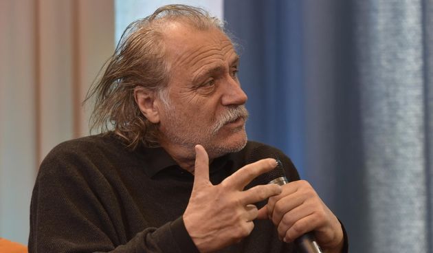 U sklopu festivala knjige i autora “Sa(nj)am knjige” Rade Serbedzija gostovao u HRT-ovoj emisiji “Dorucak s autorom” gdje je promovirao svoju knjigu “Poslije kise”.