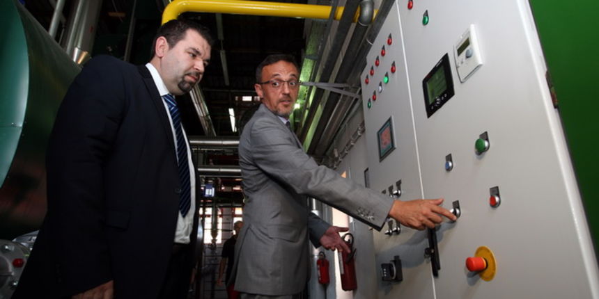 Zadar, 120912.
Tvornica Maraske u Zadru. Danas je pusten u rad toplinski pogon Maraske – to je prvo industrijsko postrojenje u Dalmaciji koje je prikljuceno na EVN-ovu plinsku mrezu i kao energent koristiti prirodni plin. Prikljucenju je prisustvovao mini Zadar, 120912.
Tvornica Maraske u Zadru. Danas je pusten u rad toplinski pogon Maraske – to je prvo industrijsko postrojenje u Dalmaciji koje je prikljuceno na EVN-ovu plinsku mrezu i kao energent koristiti prirodni plin. Prikljucenju je prisustvovao mini