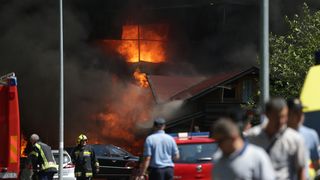 Požar na ŠRC Jelenovac, grad prekriven dimom, zaustavljeni autobusi…
