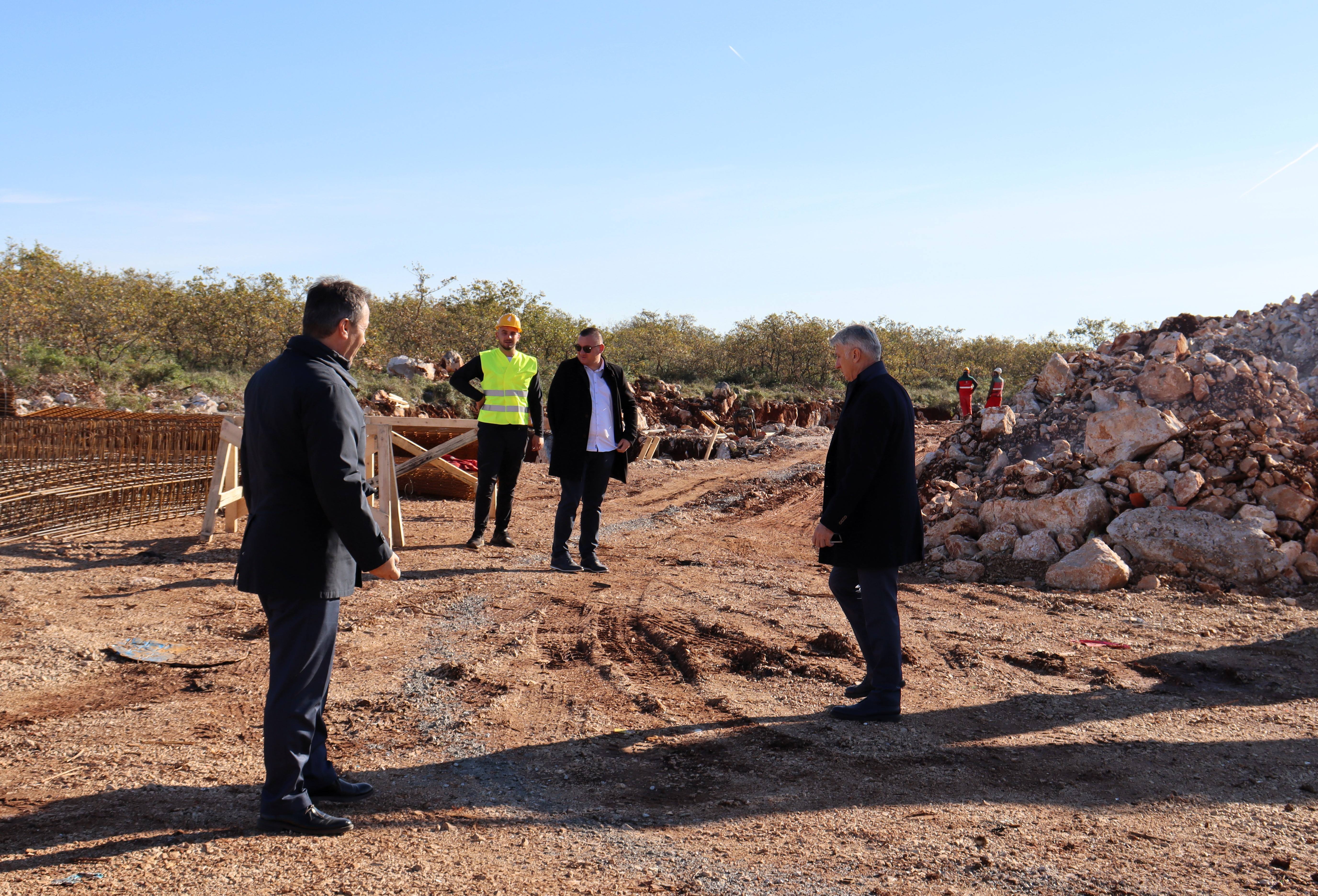 Obilazak azila na Bokanjcu i Poljoprivredno-edukacijskog centra u Zemuniku Obilazak azila na Bokanjcu i Poljoprivredno-edukacijskog centra u Zemuniku