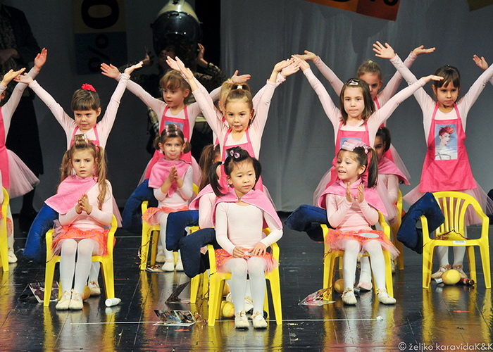 Plesna udruga Gesta: Božićni šoping u SuperOvoj, Foto: Željko Karavida Plesna udruga Gesta: Božićni šoping u SuperOvoj, Foto: Željko Karavida