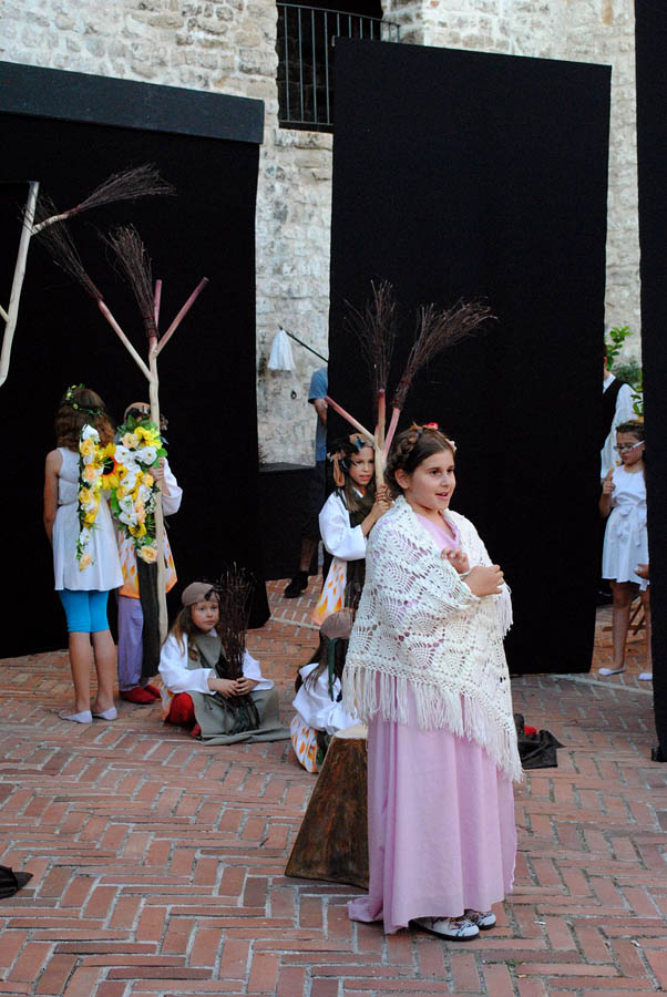 Polaznici dramsko lutkarske radionice Donatolina iz Kazališta lutaka Zadar gostovali su na ovogodišnjem Međunarodnom dječjem festivalu u Šibeniku sa predstavom “Šuma Striborova”, foto: Dino Bara Polaznici dramsko lutkarske radionice Donatolina iz Kazališta lutaka Zadar gostovali su na ovogodišnjem Međunarodnom dječjem festivalu u Šibeniku sa predstavom “Šuma Striborova”, foto: Dino Bara