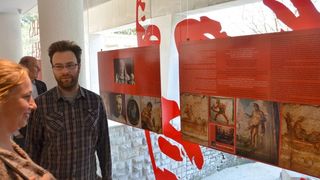 U Galeriji C8 otvorena je izlozba Ars Amatoria ljubav i erotika u starom Rimu koju organiziraju Arheoloski muzej Zadar i Arheoloski muzej Istre .O izlozbi su govorili Darko Komso ravnatelj Arheoloskog muzeja u Puli i Autorica izlozbe dr. sc. Kornelija A. U Galeriji C8 otvorena je izlozba Ars Amatoria ljubav i erotika u starom Rimu koju organiziraju Arheoloski muzej Zadar i Arheoloski muzej Istre .O izlozbi su govorili Darko Komso ravnatelj Arheoloskog muzeja u Puli i Autorica izlozbe dr. sc. Kornelija A.