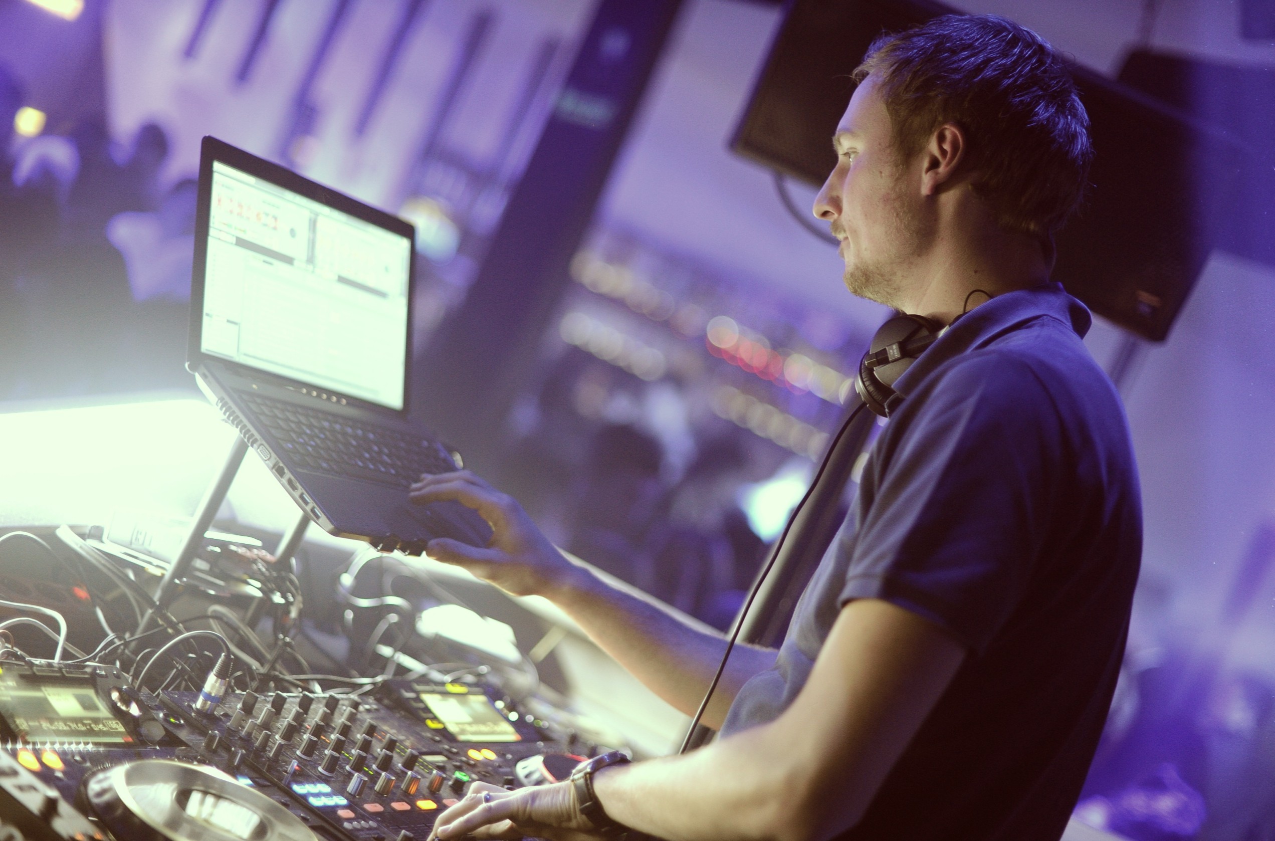 Spektar party u Aquarius klubu