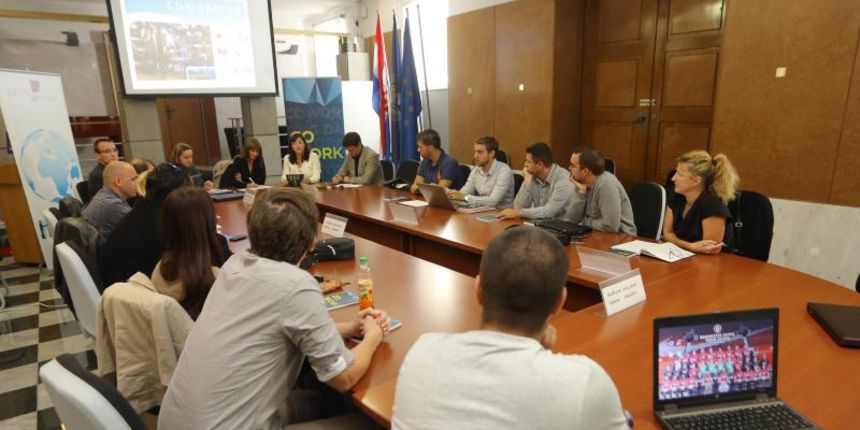 03.10.2013., Zadar – Inicijativa Coworking Zadar na celu s Razvojnom agencijom Zadarske zupanije odrzana je u prostorijama Zadarskog Sveucilista. Udruzenje obrtnika Zadar organizator je dogadjanja pod nazivom Coworking dan koje ima za cilj osnaziti inic 03.10.2013., Zadar – Inicijativa Coworking Zadar na celu s Razvojnom agencijom Zadarske zupanije odrzana je u prostorijama Zadarskog Sveucilista. Udruzenje obrtnika Zadar organizator je dogadjanja pod nazivom Coworking dan koje ima za cilj osnaziti inic