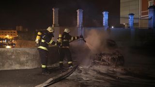 U Zadru plamen progutao BMW