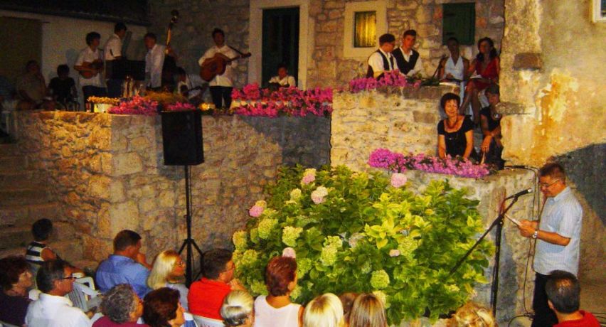 Večer na Brižićevin Dvuoru Večer na Brižićevin Dvuoru