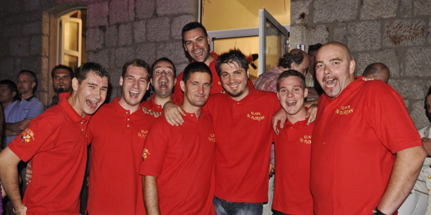 Vodice, 110611.
Obala Vladimira Natora.
Posljednja vecer CMC -a u Vodicama.
Na slici: Klapa Sv. Florijan.
Foto: Marija Mihic / CROPIX Vodice, 110611.
Obala Vladimira Natora.
Posljednja vecer CMC -a u Vodicama.
Na slici: Klapa Sv. Florijan.
Foto: Marija Mihic / CROPIX