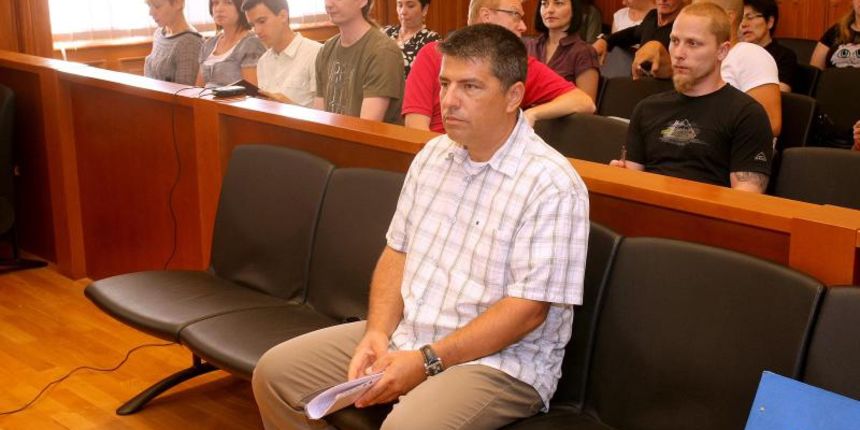 05.07.2013., Zadar – Na Zupanijskom sudu jutros je nastavljeno sudjenje Drazenu Slavici koji je iznosio svoju obranu. Photo: Dino Stanin/PIXSELL Autor Dino Stanin/PIXSELL KLJUČNE RIJEČI Kornatska tragedija, Drazen Slavica, sud, sudjenje 05.07.2013., Zadar – Na Zupanijskom sudu jutros je nastavljeno sudjenje Drazenu Slavici koji je iznosio svoju obranu. Photo: Dino Stanin/PIXSELL Autor Dino Stanin/PIXSELL KLJUČNE RIJEČI Kornatska tragedija, Drazen Slavica, sud, sudjenje